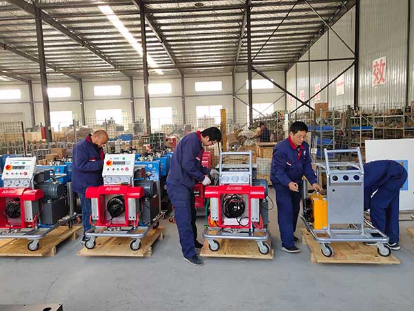 聚脲噴涂設備組裝中心