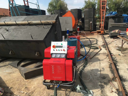 紅色H5600噴聚氨酯的機(jī)器