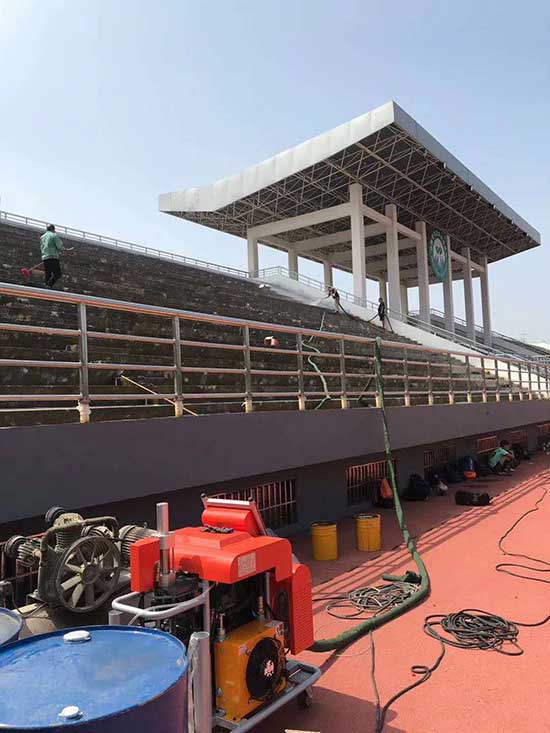 看臺(tái)噴聚脲的施工隊(duì)案例